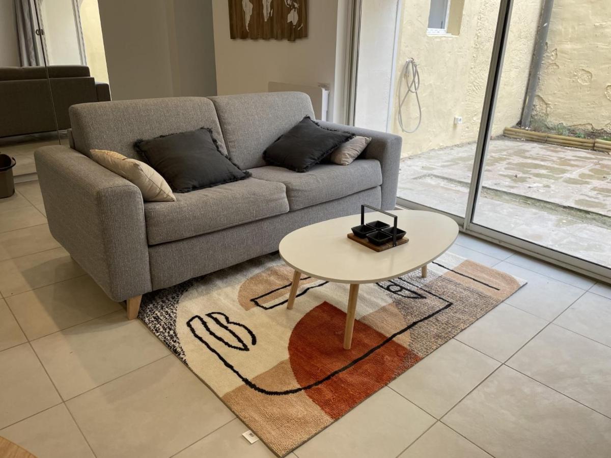 Appartement Climatise Avec Cour En Centre Ville Carpentras Exterior foto